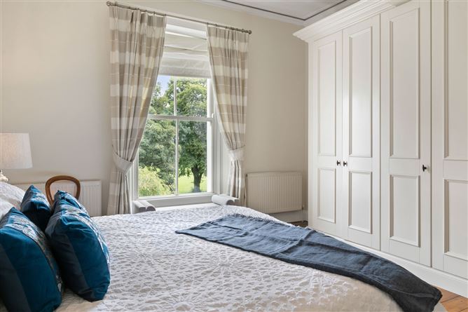 33 Kenilworth Square, Rathgar,   Dublin 6