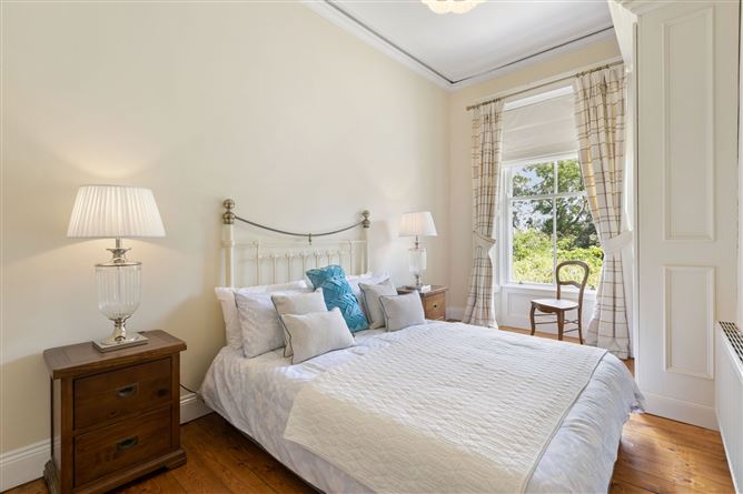 33 Kenilworth Square, Rathgar,   Dublin 6