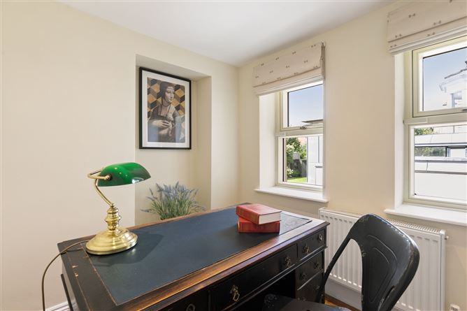 33 Kenilworth Square, Rathgar,   Dublin 6