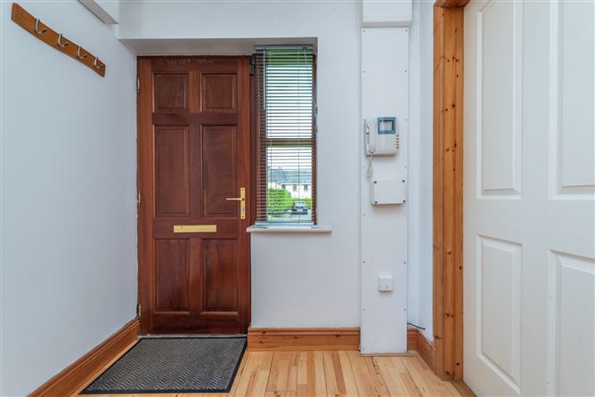 https://photos-a.propertyimages.ie/media/8/4/8/4923848/e06c8bbb-03cf-40f3-a3ae-fa28bb2f3b50_l.jpg