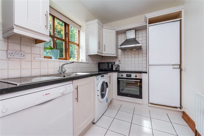 https://photos-a.propertyimages.ie/media/8/4/8/4923848/e06c8bbb-03cf-40f3-a3ae-fa28bb2f3b50_l.jpg