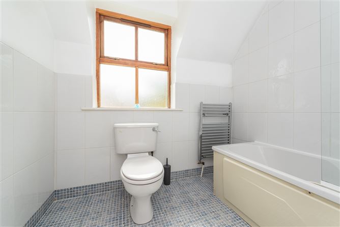 https://photos-a.propertyimages.ie/media/8/4/8/4923848/e06c8bbb-03cf-40f3-a3ae-fa28bb2f3b50_l.jpg