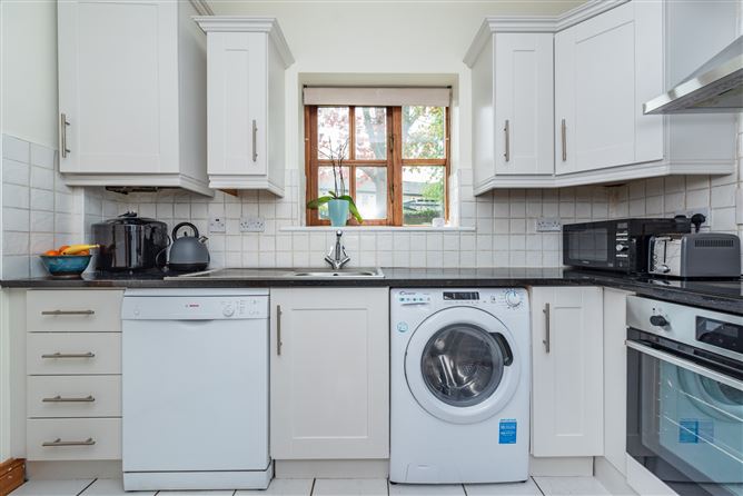 https://photos-a.propertyimages.ie/media/8/4/8/4923848/e06c8bbb-03cf-40f3-a3ae-fa28bb2f3b50_l.jpg