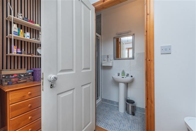 https://photos-a.propertyimages.ie/media/8/4/8/4923848/e06c8bbb-03cf-40f3-a3ae-fa28bb2f3b50_l.jpg