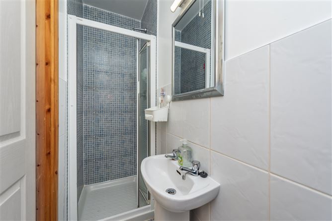 https://photos-a.propertyimages.ie/media/8/4/8/4923848/e06c8bbb-03cf-40f3-a3ae-fa28bb2f3b50_l.jpg
