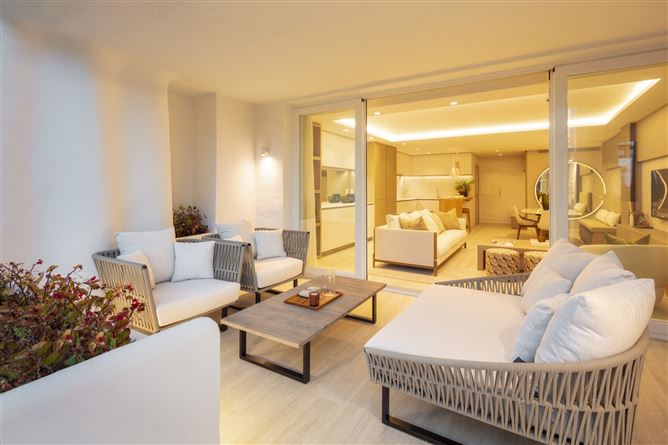 Spain, Marbella, Marbella Golden Mile - COSTA-00680P
