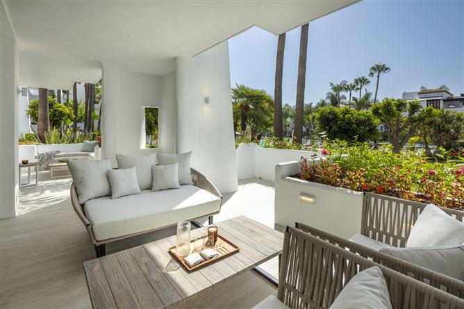 Spain, Marbella, Marbella Golden Mile - COSTA-00680P