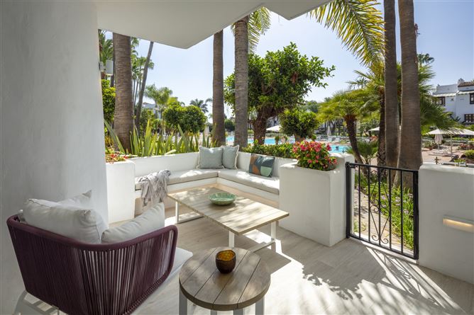 Spain, Marbella, Marbella Golden Mile - COSTA-00680P