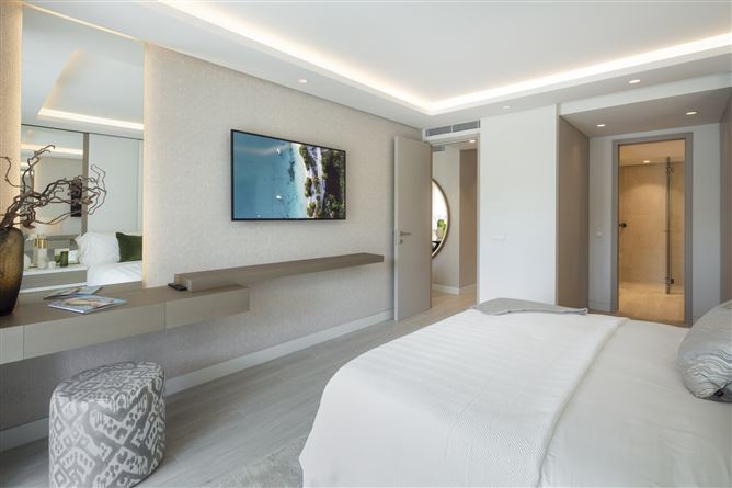 Spain, Marbella, Marbella Golden Mile - COSTA-00680P