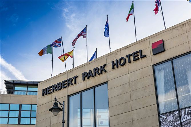 10 Pembroke Place, Ballsbridge, Dublin 4, Ireland