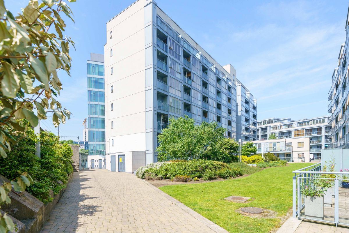 32 The Hibernian, Grand Canal Dk, Dublin 4