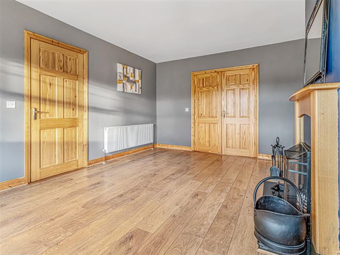 Crossneen Manor, 127 Leighlin Road, Carlow