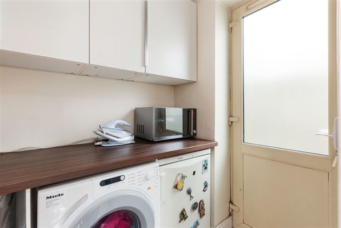 https://photos-a.propertyimages.ie/media/8/5/1/5002158/d410187e-35b3-49d0-9aef-fbcce894d519_l.jpg