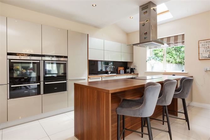 https://photos-a.propertyimages.ie/media/8/5/1/5002158/d410187e-35b3-49d0-9aef-fbcce894d519_l.jpg