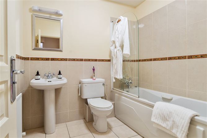 166 The Oak, Charleville Square, Rathfarnham, Dublin 14