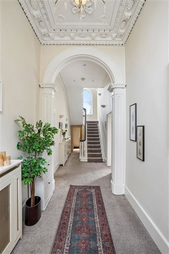 https://photos-a.propertyimages.ie/media/8/5/2/5024258/eb9ce90c-db39-4099-84ad-56e1f57126b2_l.jpg