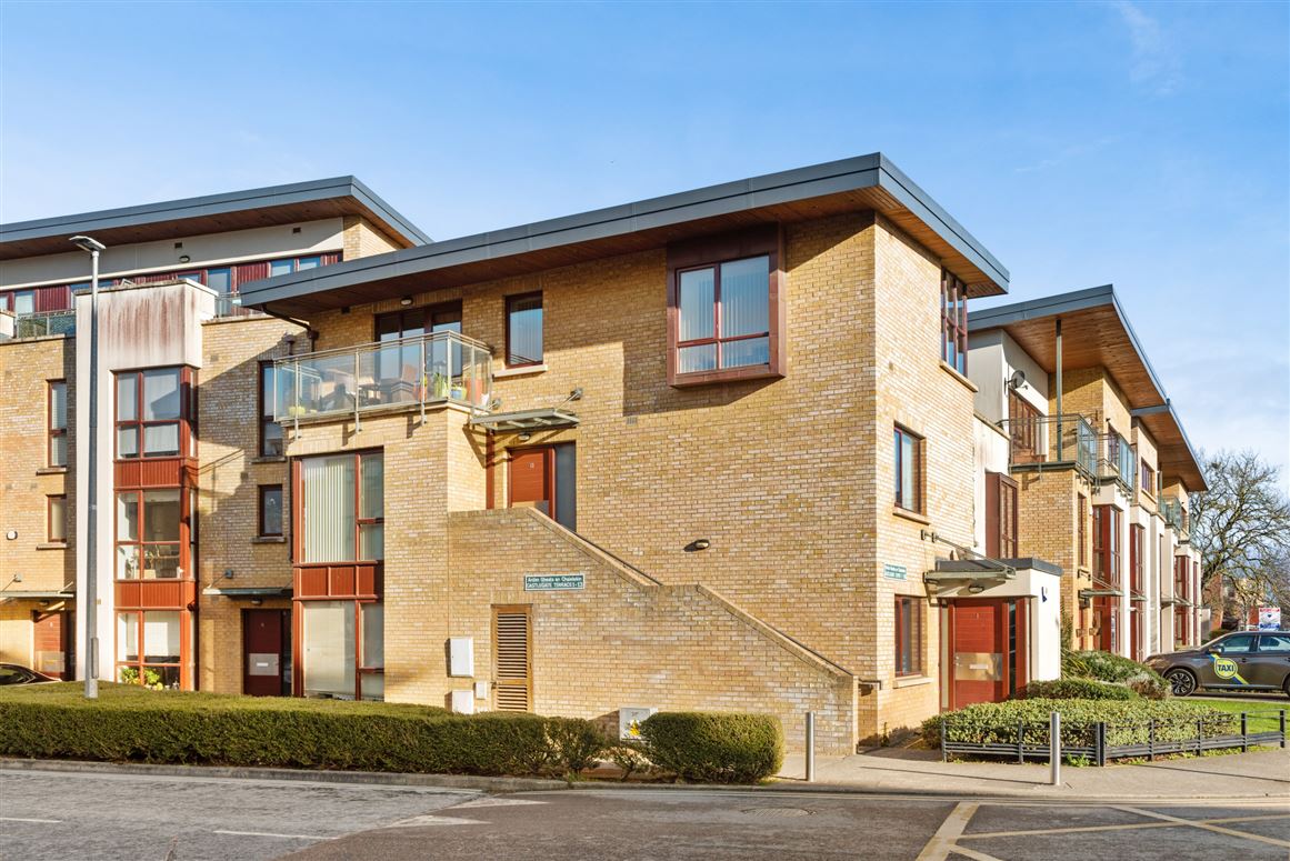 13 Castlegate Terrace, Adamstown, Co.Dublin Sherry FitzGerald Lucan 4678358 MyHome.ie