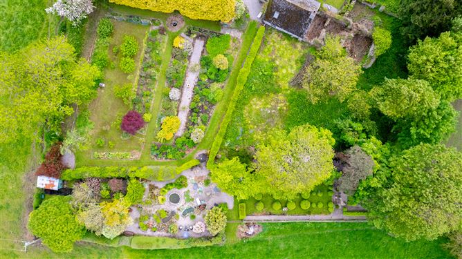 Slievenamon Cottage, Cahir, Tipperary