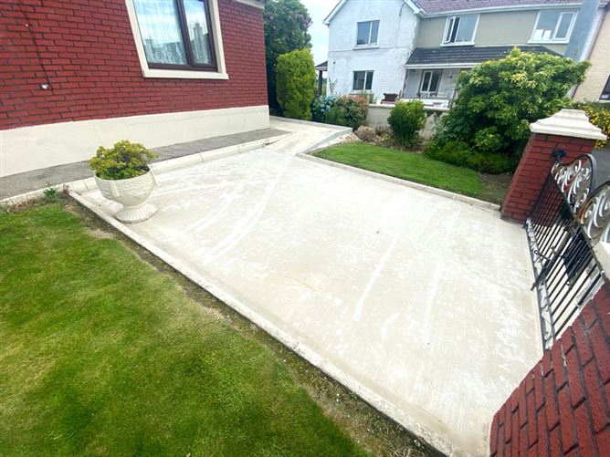387 Coneyburrow, Lifford, Co. Donegal