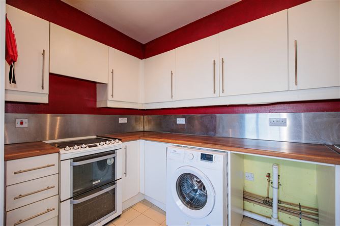 https://photos-a.propertyimages.ie/media/8/5/6/5008658/717a5eca-04b7-4272-ae15-1dc23f11cf3b_l.jpg