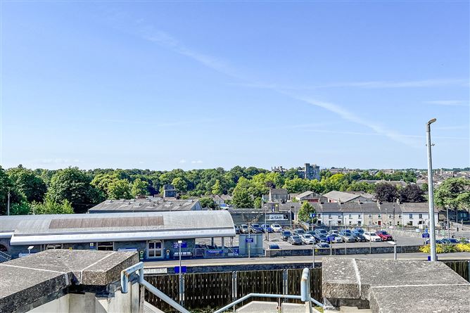 https://photos-a.propertyimages.ie/media/8/5/6/5008658/717a5eca-04b7-4272-ae15-1dc23f11cf3b_l.jpg