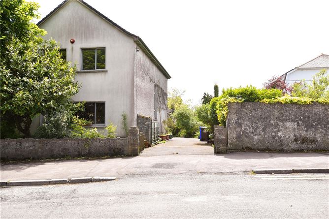 Taunus, 1A Dr Mannix Road, Salthill, Galway