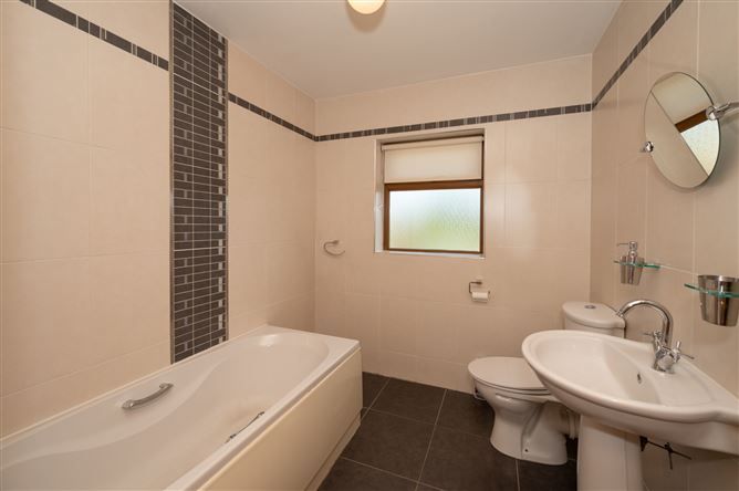 34 The Walk, Herons Wood, Carrigaline, Cork