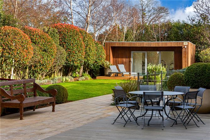 Baile an Mhota, Kerrymount Avenue, Foxrock, Dublin 18