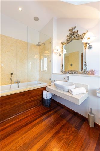 Baile an Mhota, Kerrymount Avenue, Foxrock, Dublin 18