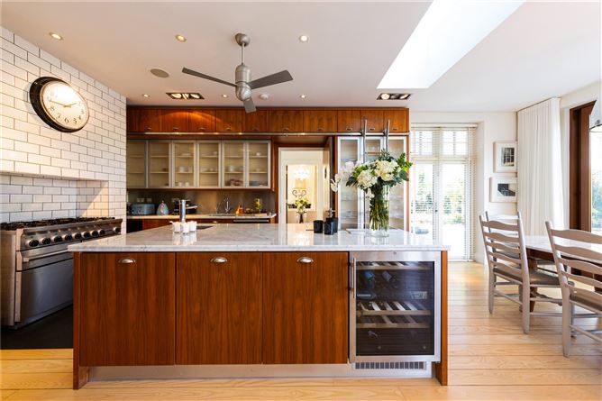 Baile an Mhota, Kerrymount Avenue, Foxrock, Dublin 18