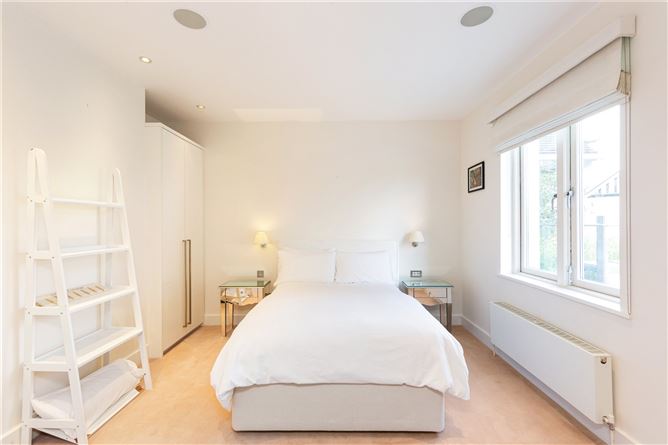 Baile an Mhota, Kerrymount Avenue, Foxrock, Dublin 18