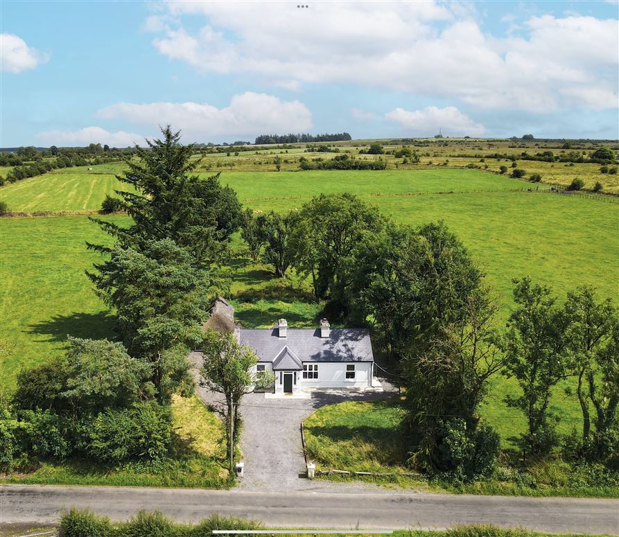 THE THATCH COTTAGE BALLYGLASS , Ballinagare, RE/MAX 4719958 MyHome.ie Residential