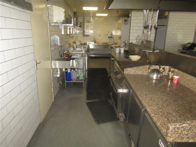 Ground Floor Fast Food TakeAway Unit, Setrights Cross, Cratloe, Clare