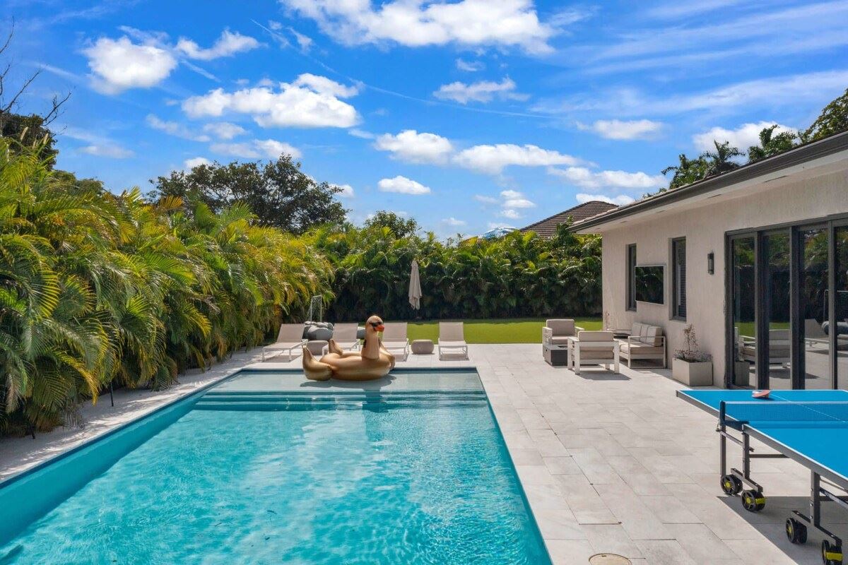 Photo 1 of 10 — Saltwater and Checkmate,Miami,Florida,USA
