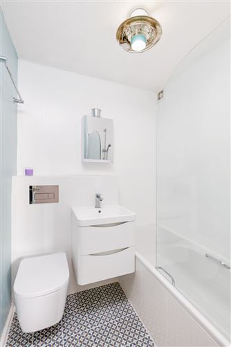 24 Crescent House, Marino Crescent, Clontarf, Dublin 3