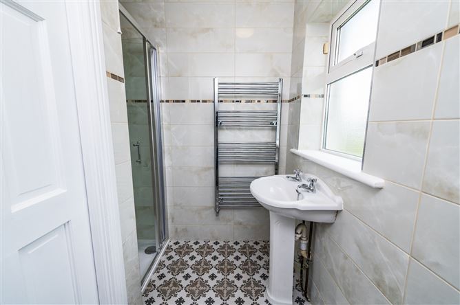 https://photos-a.propertyimages.ie/media/8/6/2/5003268/f42ffb7d-1902-416e-96b3-41303b8e79d7_l.jpg