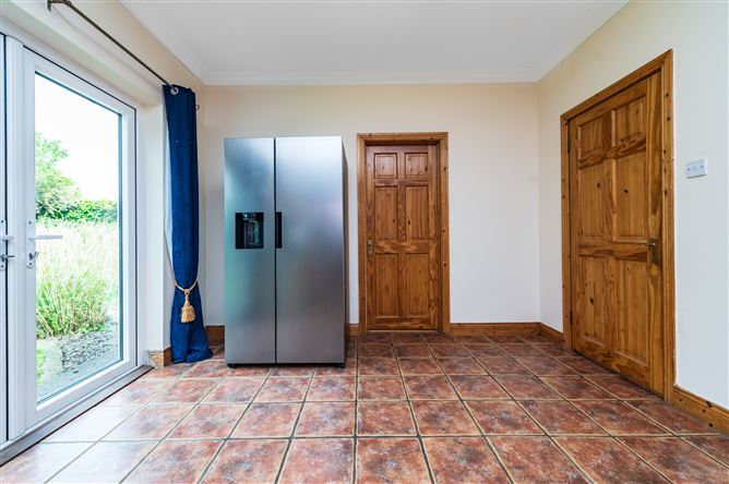 https://photos-a.propertyimages.ie/media/8/6/2/5003268/f42ffb7d-1902-416e-96b3-41303b8e79d7_l.jpg