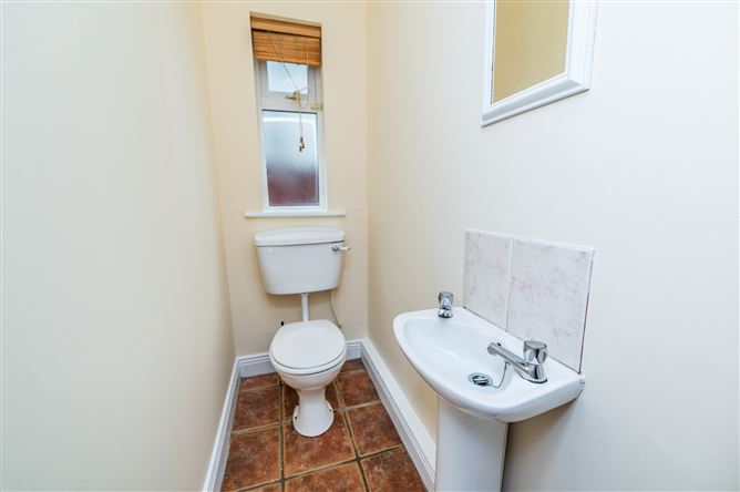 https://photos-a.propertyimages.ie/media/8/6/2/5003268/f42ffb7d-1902-416e-96b3-41303b8e79d7_l.jpg