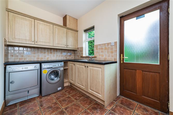 https://photos-a.propertyimages.ie/media/8/6/2/5003268/f42ffb7d-1902-416e-96b3-41303b8e79d7_l.jpg