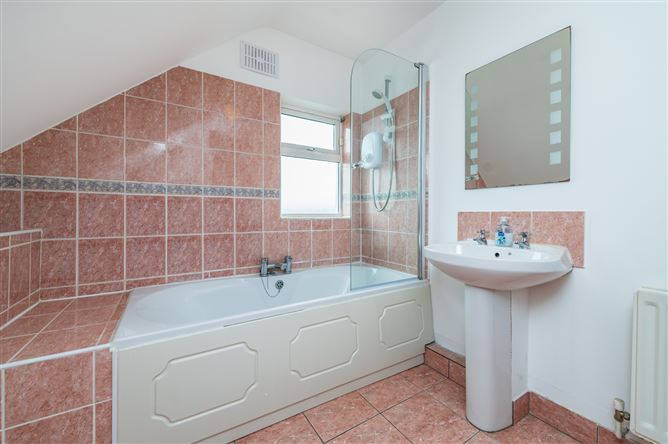 https://photos-a.propertyimages.ie/media/8/6/2/5003268/f42ffb7d-1902-416e-96b3-41303b8e79d7_l.jpg