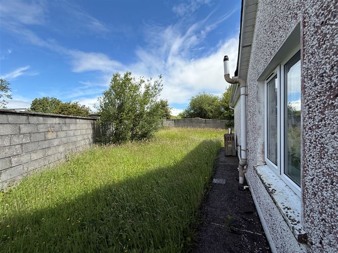 Photo 29 of 37 — 35 Hollywood Grove, Ballaghaderreen, Co. Roscommon