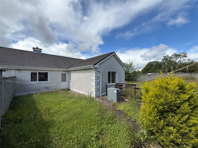 Photo 27 of 37 — 35 Hollywood Grove, Ballaghaderreen, Co. Roscommon