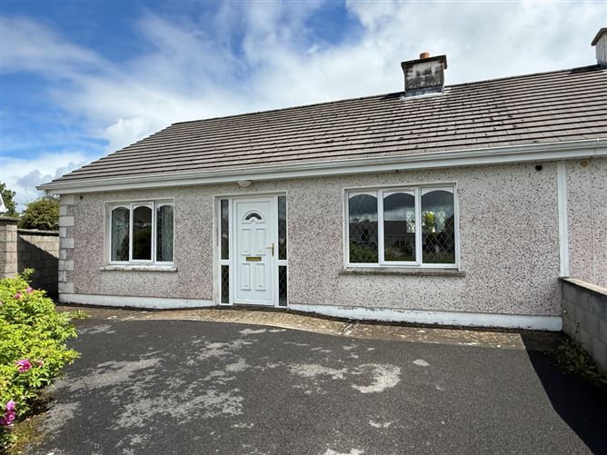 35 Hollywood Grove, Ballaghaderreen, Co. Roscommon