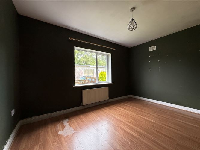 Photo 15 of 37 — 35 Hollywood Grove, Ballaghaderreen, Co. Roscommon