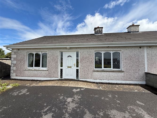 Photo 1 of 37 — 35 Hollywood Grove, Ballaghaderreen, Co. Roscommon