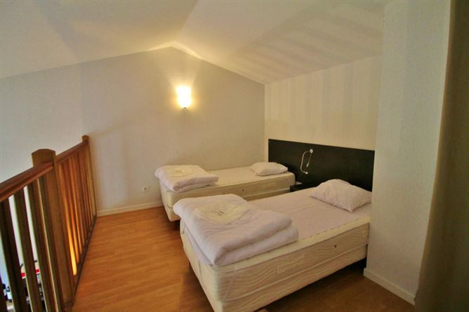 Private, Azille