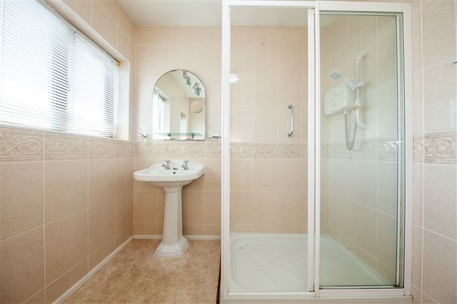 https://photos-a.propertyimages.ie/media/8/6/3/5005368/0529de6a-1c86-479d-a22d-3adc88b3cd54_l.jpg
