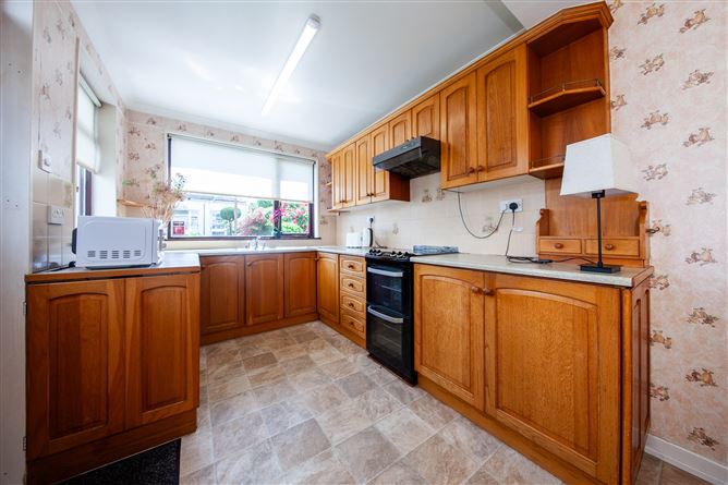https://photos-a.propertyimages.ie/media/8/6/3/5005368/0529de6a-1c86-479d-a22d-3adc88b3cd54_l.jpg