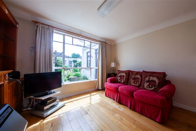 https://photos-a.propertyimages.ie/media/8/6/3/5005368/0529de6a-1c86-479d-a22d-3adc88b3cd54_l.jpg