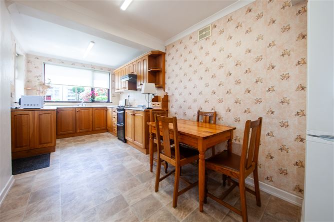https://photos-a.propertyimages.ie/media/8/6/3/5005368/0529de6a-1c86-479d-a22d-3adc88b3cd54_l.jpg